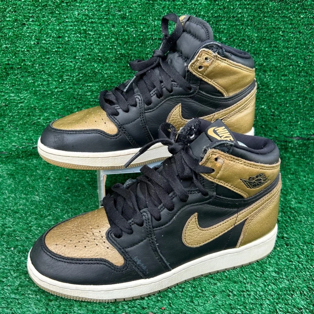 Nike Air Jordan 1 Retro High OG Gold Toe Youth 5.5 W 7 Black Gold 575441-007